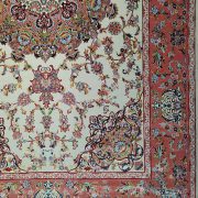 فرش سنتی ماشینی طرح اولیا تبریز زمینه کرم کد 2270801