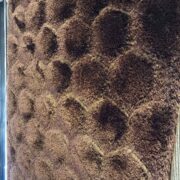 فرش شگی پرز بلند مدرن کاشان طرح سه بعدی زمینه قهوه ای کد 5016