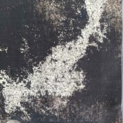 فرش فانتزی و مدرن کهنه نما طرح گل برجسته زمینه مشکی بژ کد 12-818