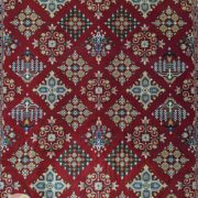 فرش طرح سنتی و دستباف ماشینی زمینه لاکی کد 104