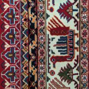 فرش طرح سنتی و دستباف ماشینی زمینه لاکی کد 111