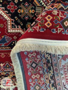 پشت فرش ماشینی طرح دستباف سنتی با زمینه لاکی کد 111