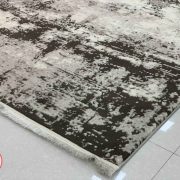 فرش ماشینی ارزان پتینه گل برجسته زمینه کرم خاکستری کد 920