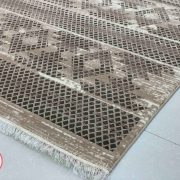 فرش ماشینی فانتزی پتینه گل برجسته زمینه قهوه ای کد GH38