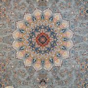 فرش کلاسیک 1200 شانه گل برجسته طرح سوگند زمینه نقره ای