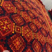 فرش طرح سنتی و دستبافت زمینه سرمه ای کد 310s