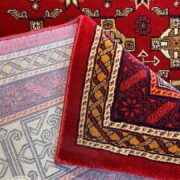 فرش طرح سنتی و دستباف زمینه لاکی کد 8018