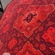 فرش ماشینی طرح دستباف زمینه لاکی کد 8019