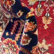 فرش ماشینی طرح سنتی و دستباف زمینه لاکی کد 8024