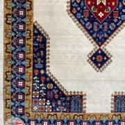 فرش ماشینی طرح سنتی و دستبافت چکامه کرم کد 2008